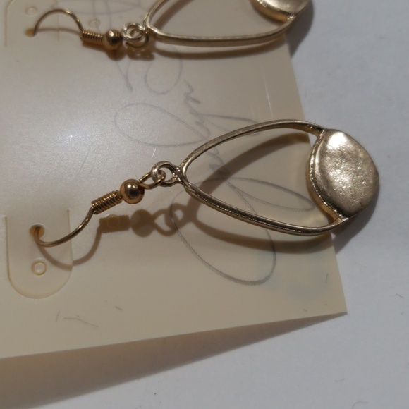 Elegant Gold tone Hoops Design Drop Earrings - Chic Women's Fashion Jewelry - Picture 5 of 9